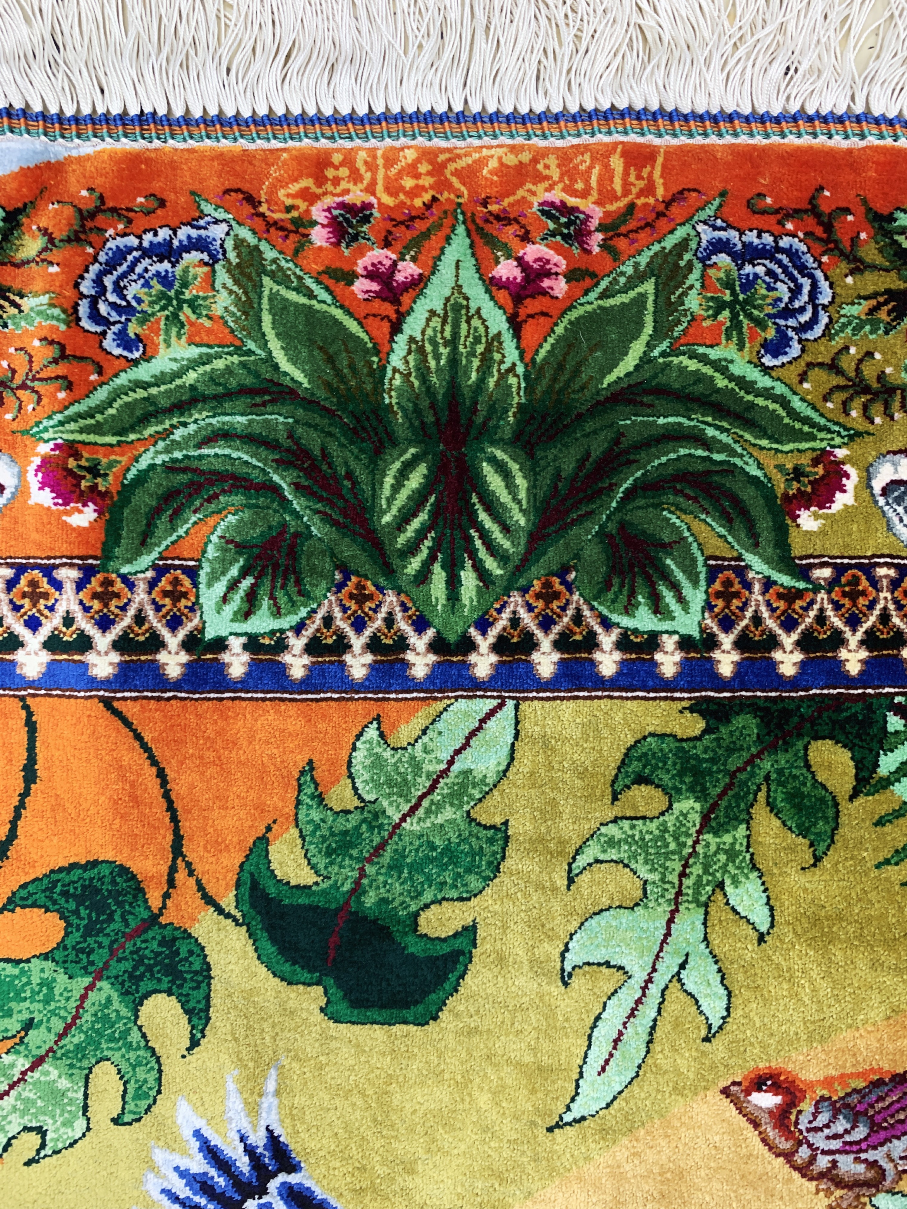 Detail c: Ghom Seide fein signiert, Persien, ca. 20 Jahre, reine Naturseide, ca. 153 x 103 cm, ca.1,0 Mio. Kn/qm, (Sehr guter Zustand)