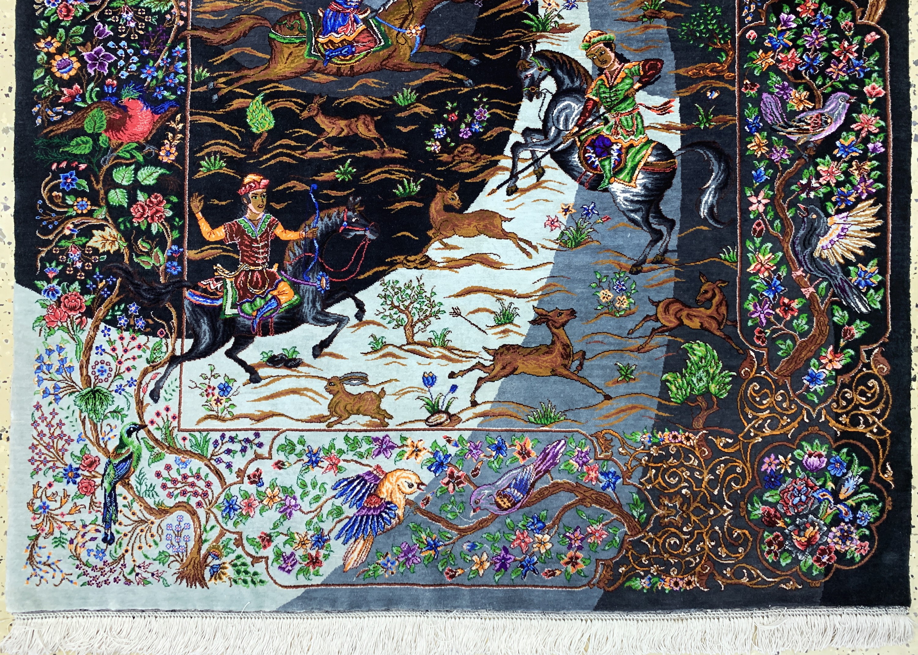 Detail b: Ghom Seide fein signiert, Persien, ca. 20 Jahre, reine Naturseide, ca. 147 x 100 cm, ca.1,0 Mio. Kn/qm, (Sehr guter Zustand)