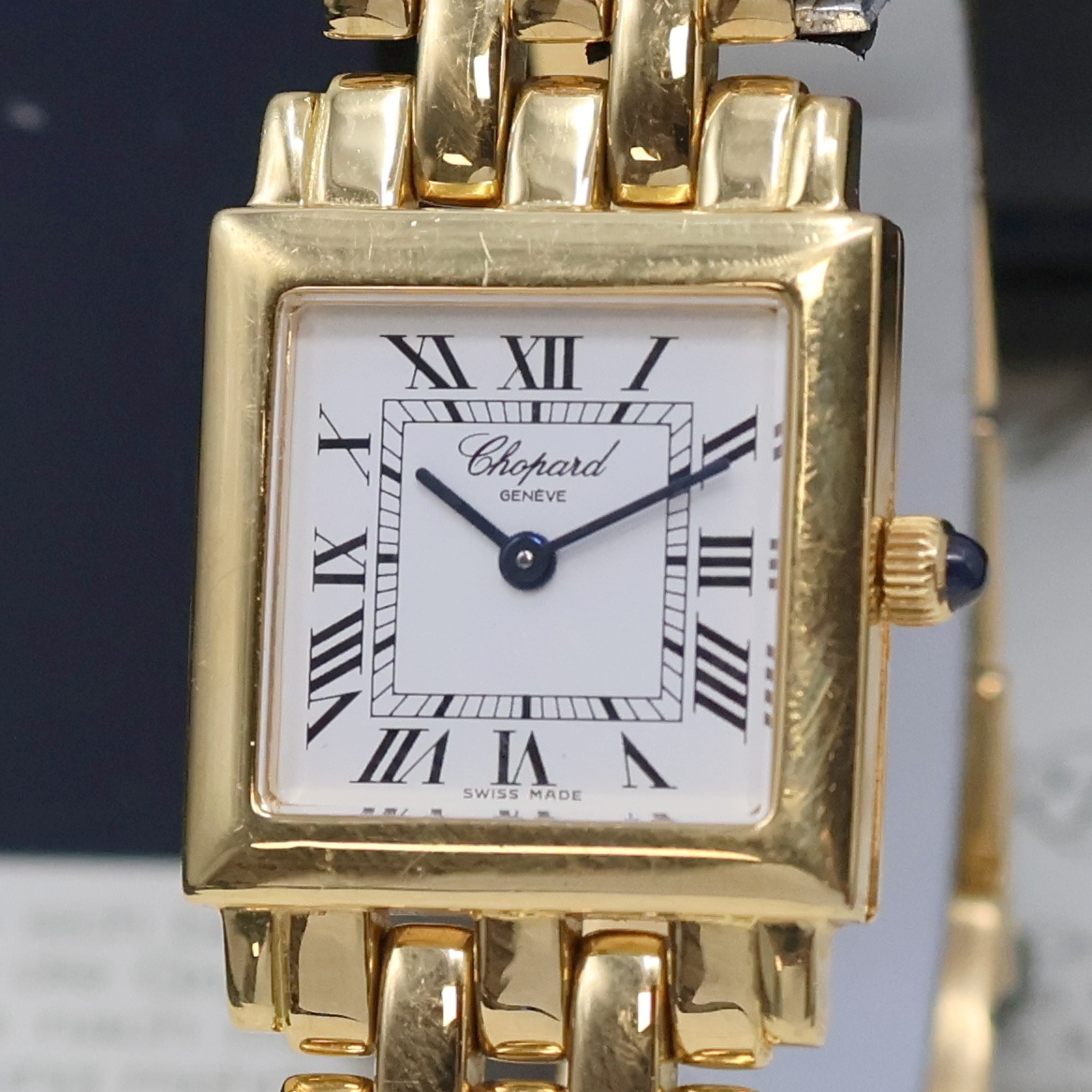 Detail a: CHOPARD Damenarmbanduhr in GG 750/000 Referenz 11/7401, quarz, 2-teil. Geh. inkl. Gliederband, Boden 4-fach verschr., emailfarb. Zifferbl. m. röm. ...
