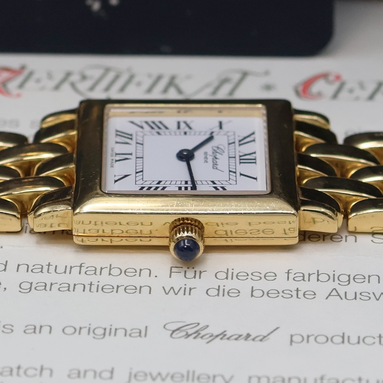 Detail d: CHOPARD Damenarmbanduhr in GG 750/000 Referenz 11/7401, quarz, 2-teil. Geh. inkl. Gliederband, Boden 4-fach verschr., emailfarb. Zifferbl. m. röm. ...