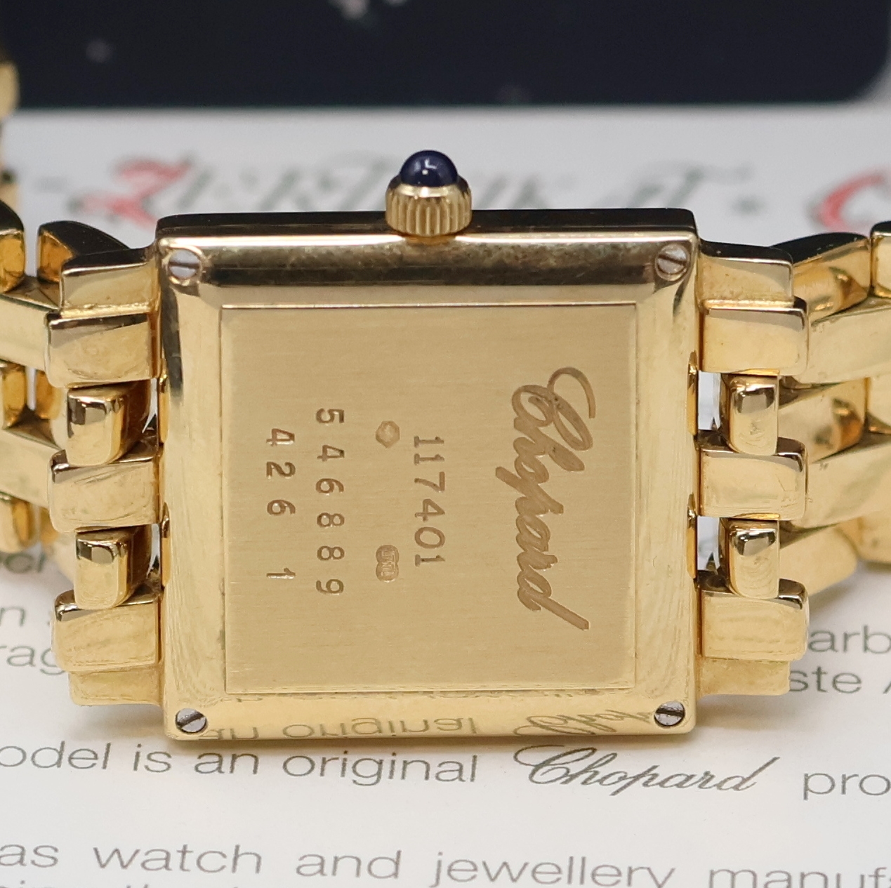 Detail e: CHOPARD Damenarmbanduhr in GG 750/000 Referenz 11/7401, quarz, 2-teil. Geh. inkl. Gliederband, Boden 4-fach verschr., emailfarb. Zifferbl. m. röm. ...