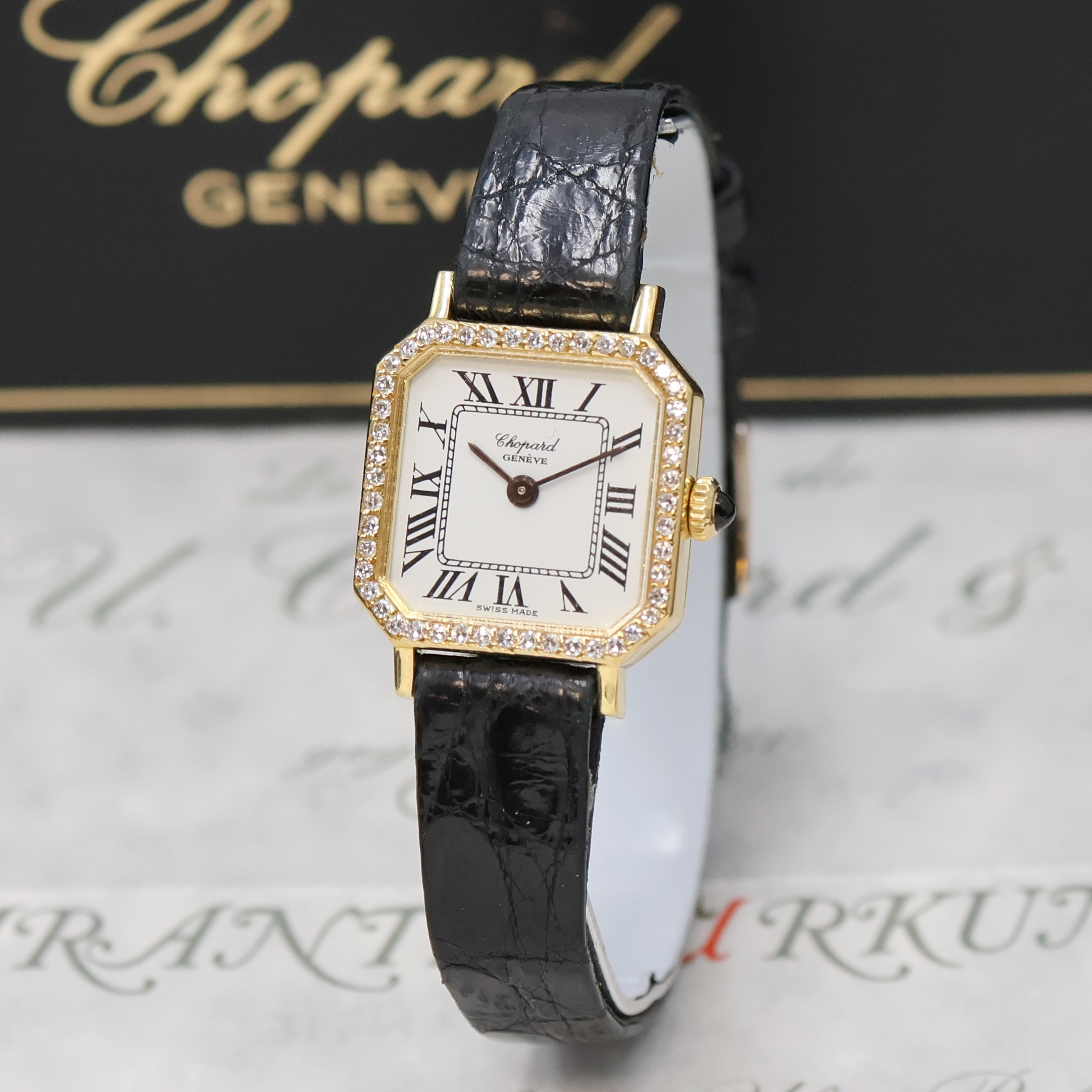 Image 27045867 - CHOPARD Damenarmbanduhr in GG 750/000 mit Diamantlünette Referenz 5087, Handaufzug, 2 ...