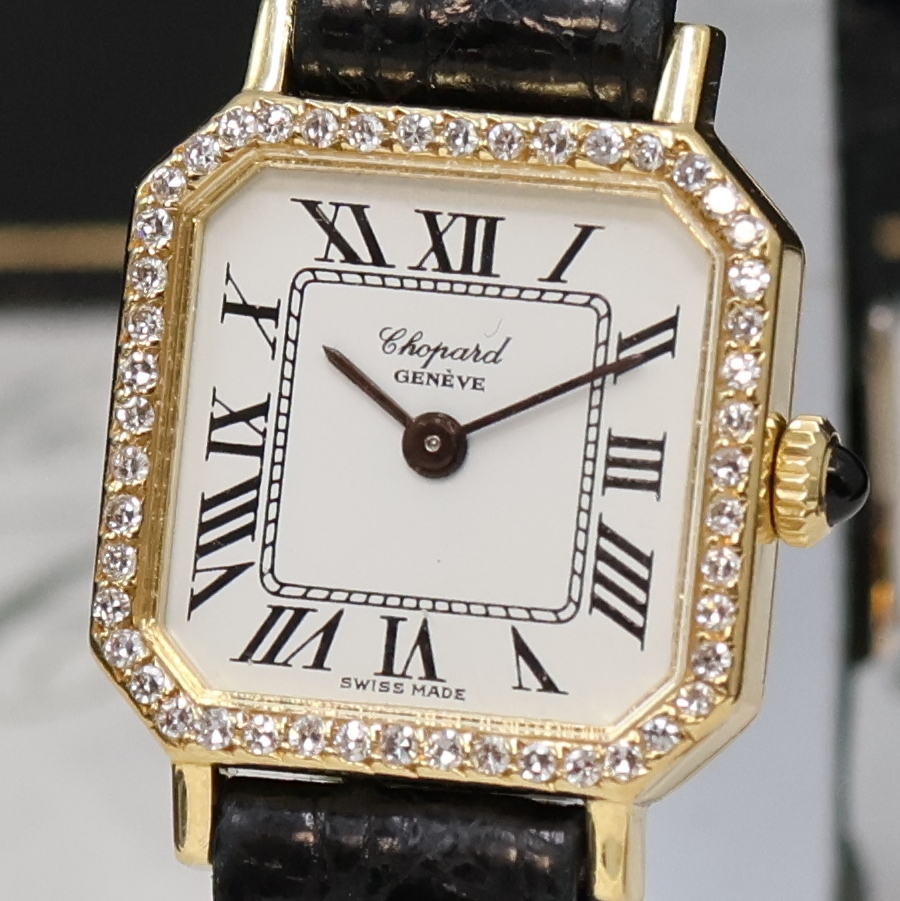 Detail a: CHOPARD Damenarmbanduhr in GG 750/000 mit Diamantlünette Referenz 5087, Handaufzug, 2 -teil. Geh., Boden aufgedr., orig. Lederband m. verg. orig. ...