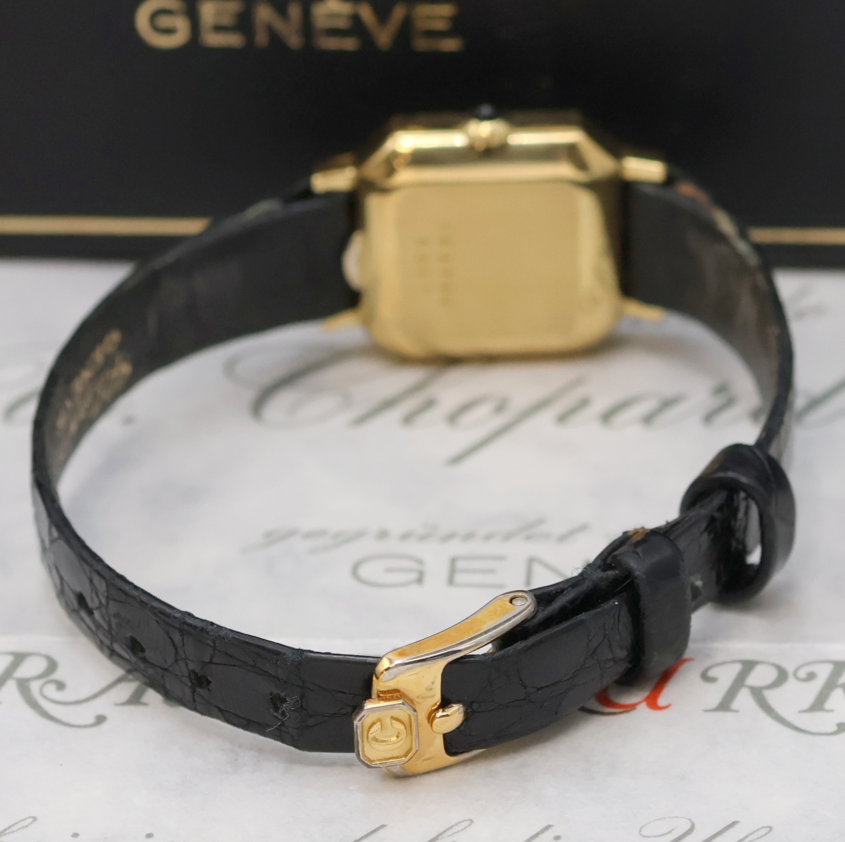 Detail c: CHOPARD Damenarmbanduhr in GG 750/000 mit Diamantlünette Referenz 5087, Handaufzug, 2 -teil. Geh., Boden aufgedr., orig. Lederband m. verg. orig. ...