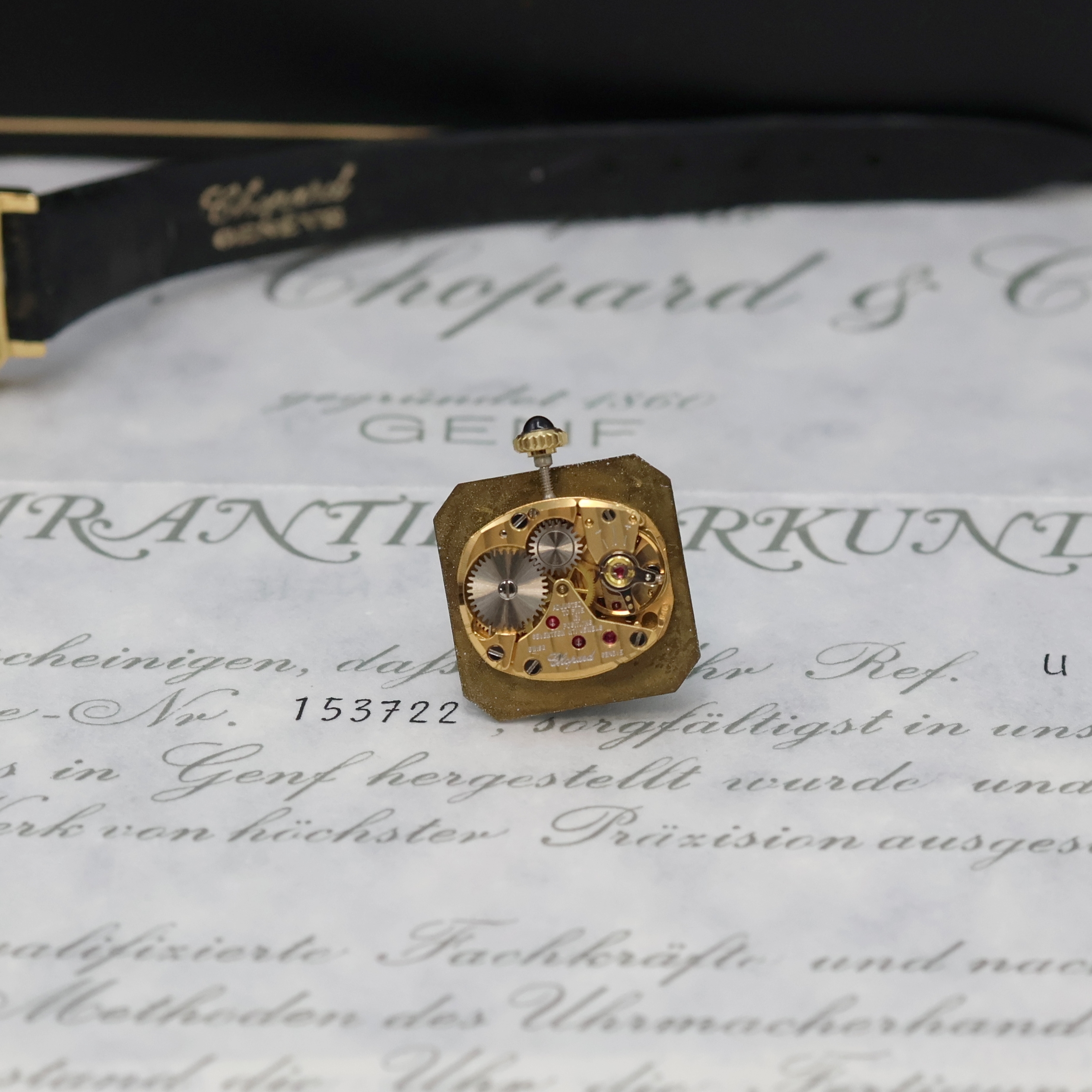 Detail f: CHOPARD Damenarmbanduhr in GG 750/000 mit Diamantlünette Referenz 5087, Handaufzug, 2 -teil. Geh., Boden aufgedr., orig. Lederband m. verg. orig. ...