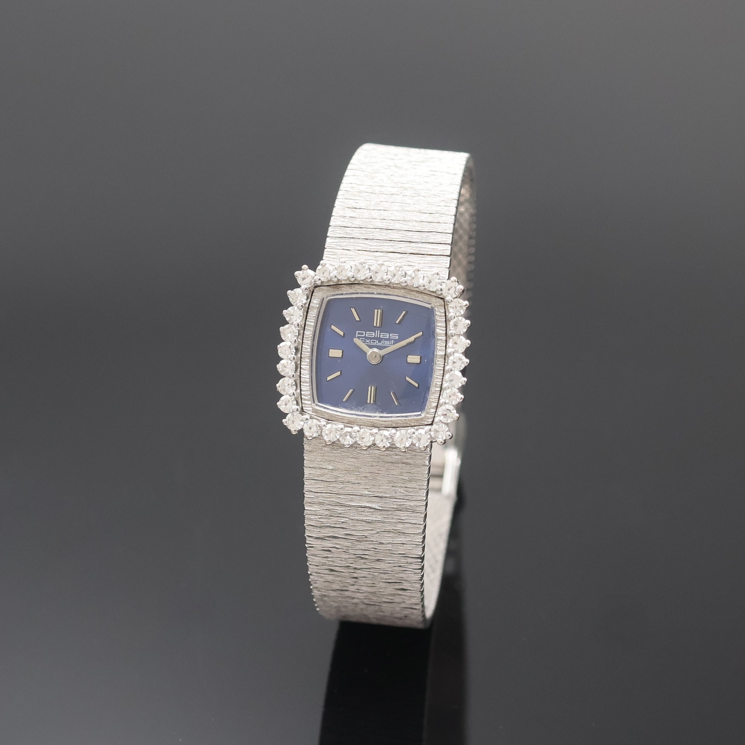 PALLAS Exquisit Damenarmbanduhr in WG 750/000 mit Diamantlünette, Handaufzug, Deutschland 1960er Jahre, 2-teil. Geh. inkl. Milanaiseband, Boden ...