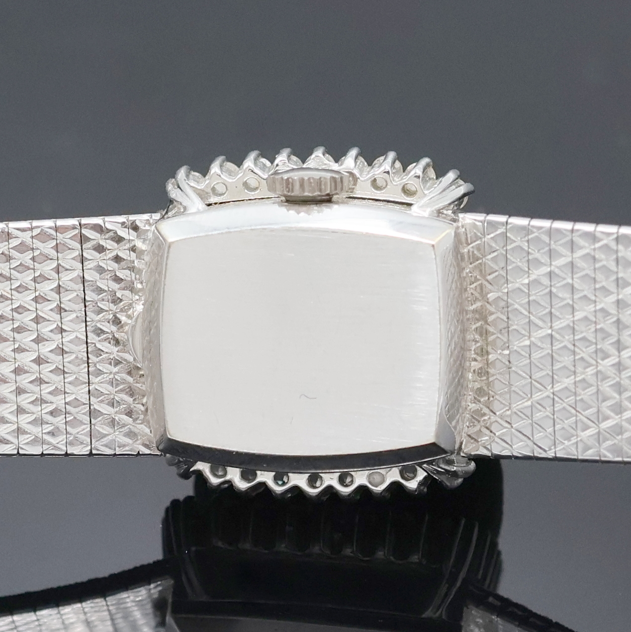 Detail e: PALLAS Exquisit Damenarmbanduhr in WG 750/000 mit Diamantlünette, Handaufzug, Deutschland 1960er Jahre, 2-teil. Geh. inkl. Milanaiseband, Boden ...