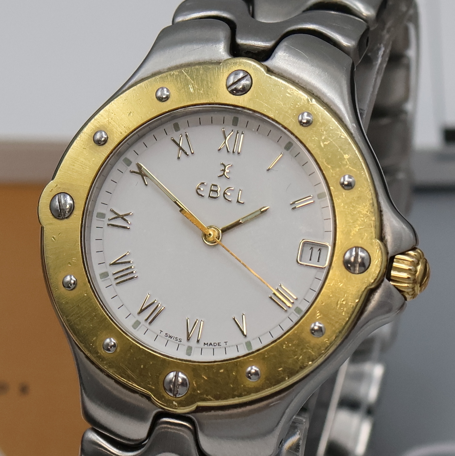 Detail a: EBEL Herrenarmbanduhr Model Sportwave Referenz 6187631, quarz, Edelstahl/Gold komb. inkl. Gliederband m. dopp. Faltschl., Boden verschr., weißes ...