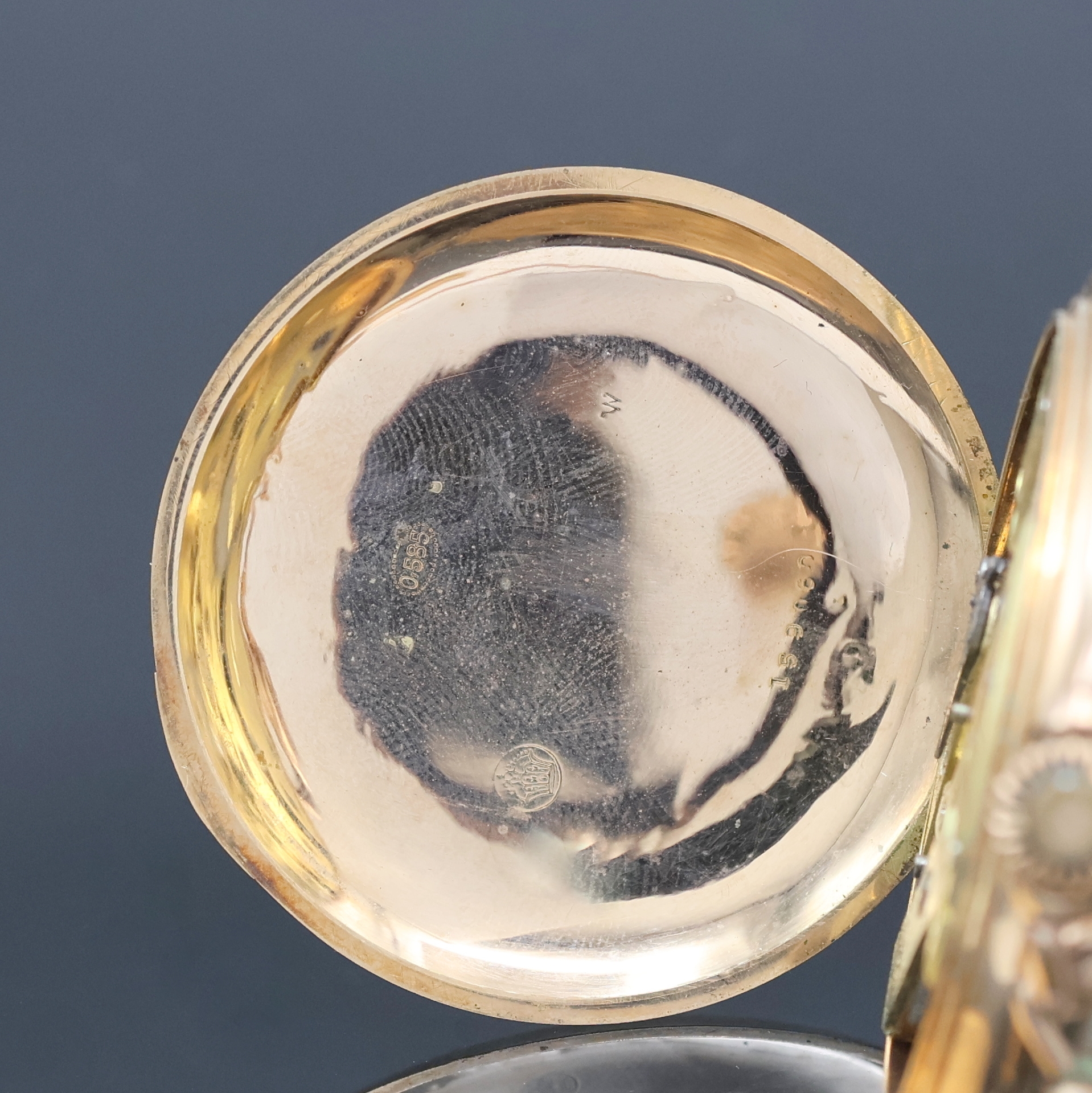 Detail f: Fabrique d'Horlogerie de Fontainemelon SA Savonette Herrentaschenuhr in RG 585/000 an vergoldeter Kette, Schweiz um 1900, beids. guill. 2-Deckel ...