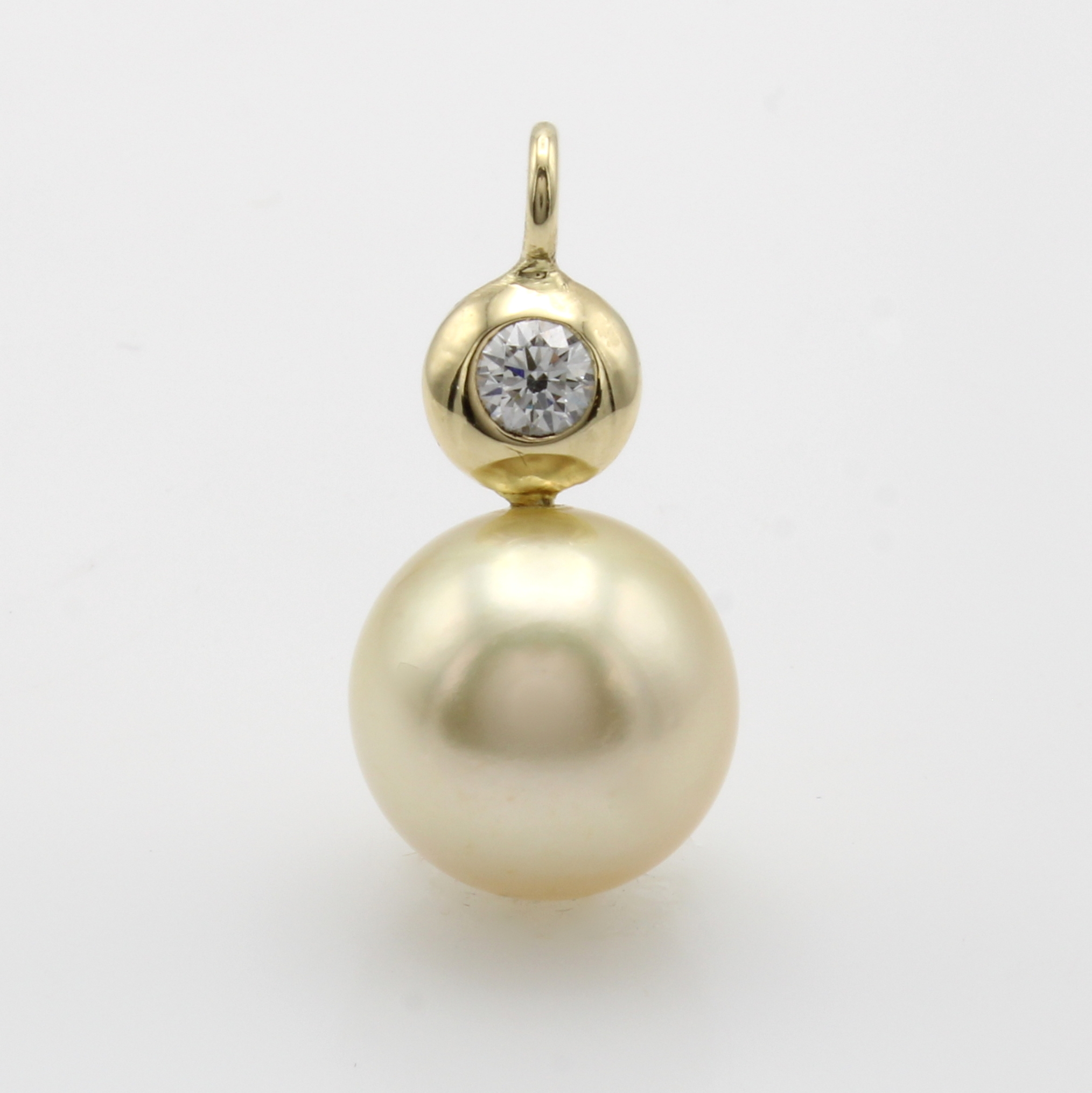 Image 27045873 - Anhänger mit Südseezuchtperle und Brillant, GG 750/000, champagnerfarb. Perle, D. ca. ...