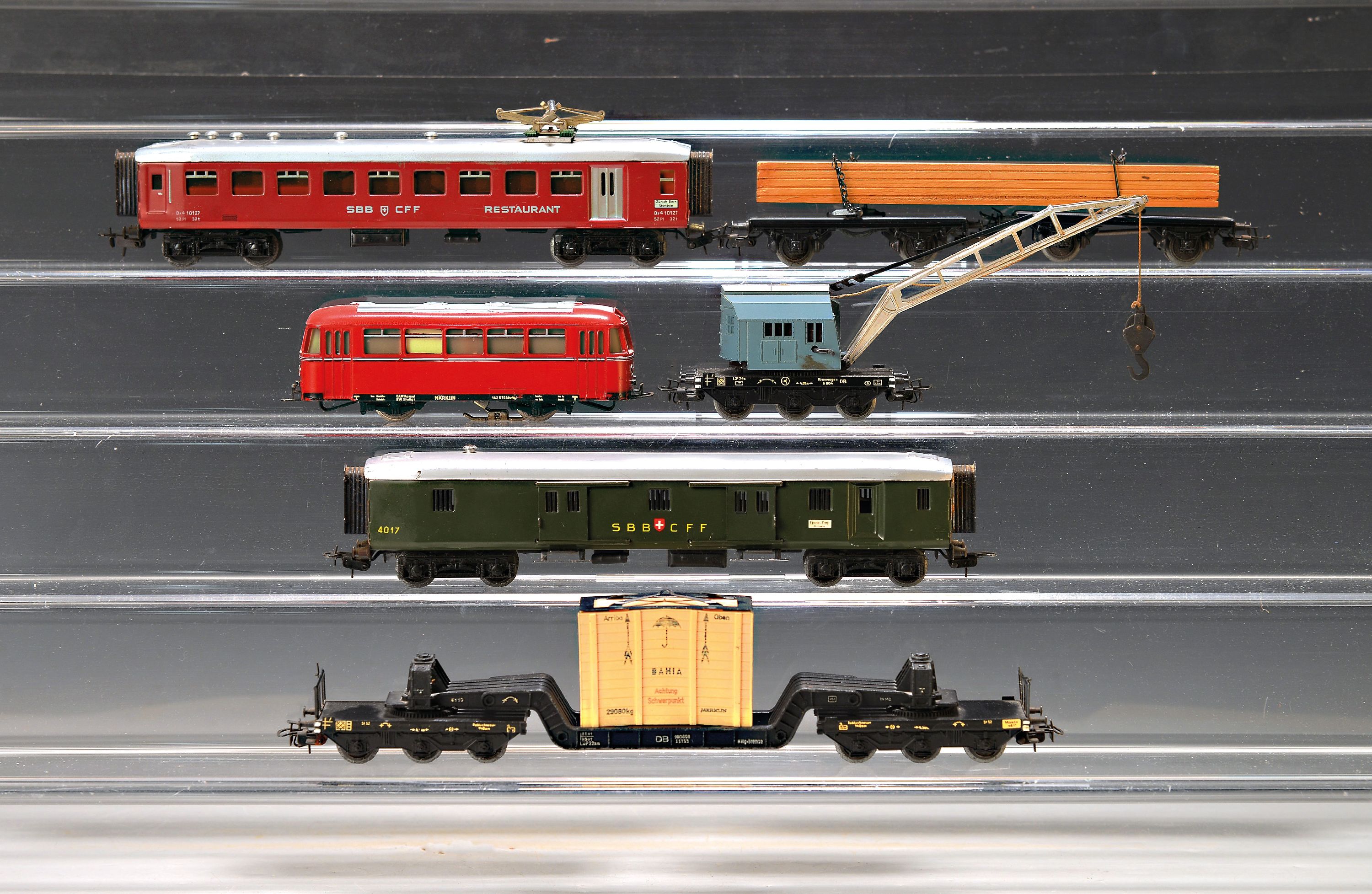 Image 27045875 - Umfangreiches Konvolut aus 138 Personen- und Güterwägen in OVP, Märklin, Spur H0, ...