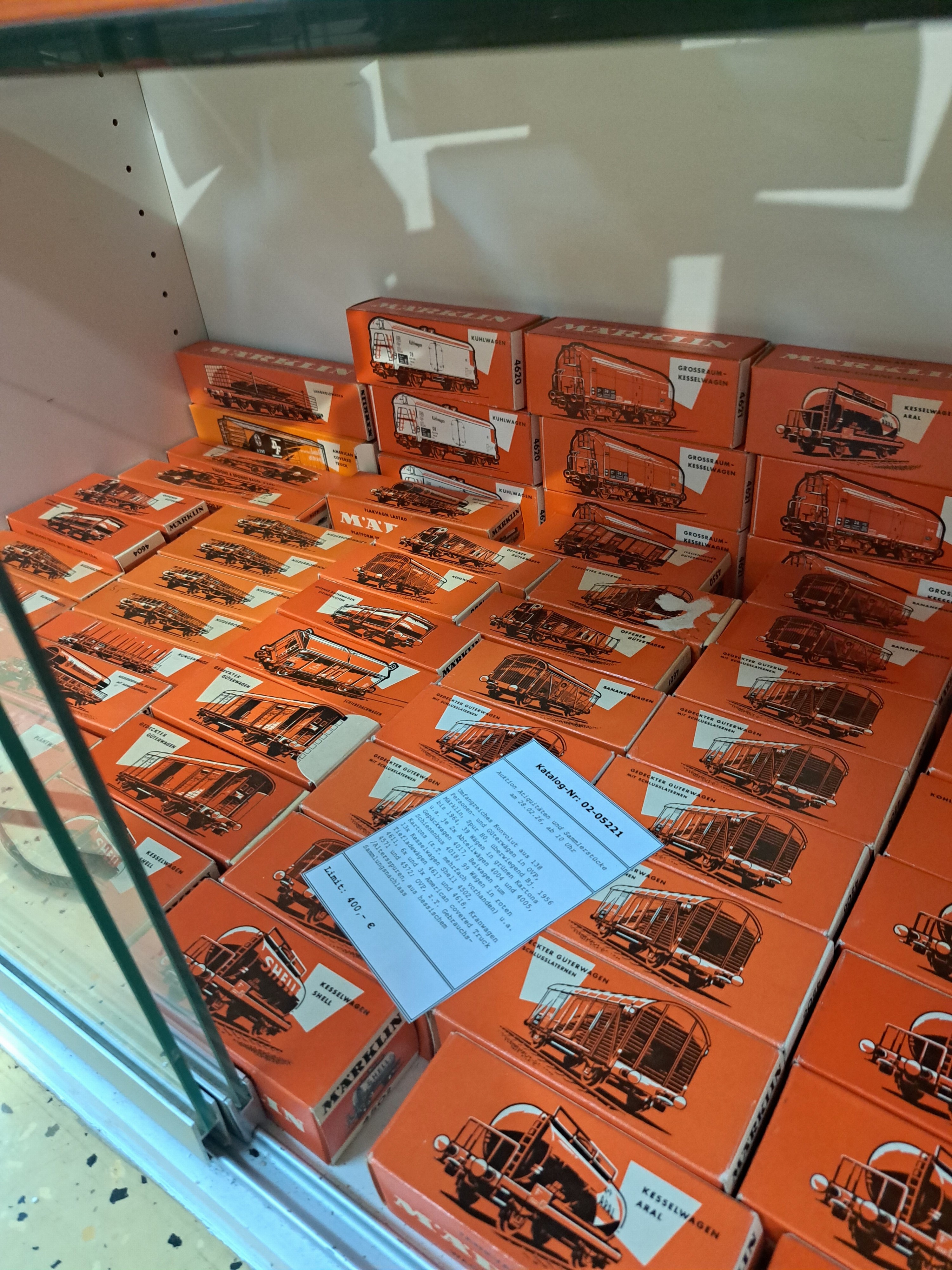 Detail h: Umfangreiches Konvolut aus 138 Personen- und Güterwägen in OVP, Märklin, Spur H0, überwiegend Bj. 1956 bis 1964, 39 Wägen in grünen Kartons ...