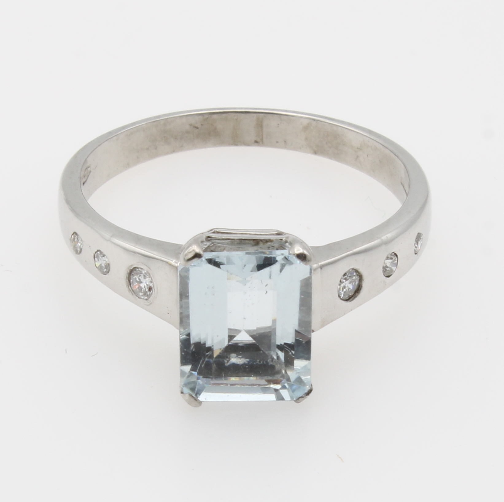 Image 27045877 - Ring mit Blautopas und Brillanten, WG 750/ 000, 6 Brill. zus. ca. 0.07 ct Weiß/si, ...