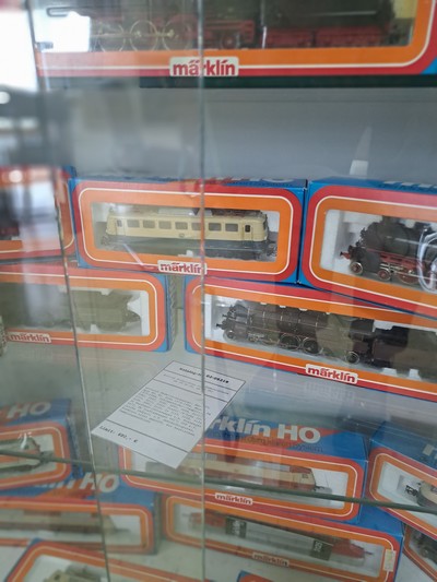 27045848e - Konvolut Modelleisenbahnen: Märklin, Spur H0, Bj. Loks 1974-1986, Wägen 1975-1988, ...