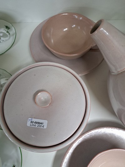 27045861f - Serviceteile, Otto Lindig (1895-1966) für Karlsruher Majolika, um 1923, Modellnr. 4004, ...