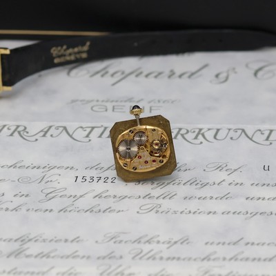 27045867f - CHOPARD Damenarmbanduhr in GG 750/000 mit Diamantlünette Referenz 5087, Handaufzug, 2 ...