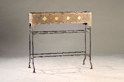 Image Blumenjardiniere, 20.Jh., Messing/Kupfer- Korb, Wandung mit Hammerschlagdekor, ...