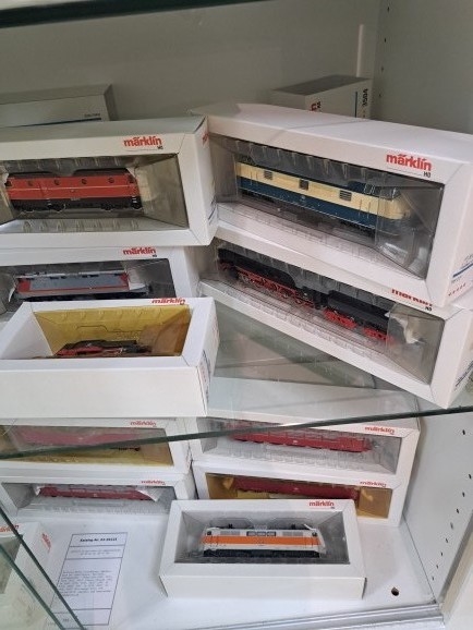 Detail i: Konvolut Modelleisenbahnen: Märklin, Spur H0, überwiegend 1986-1995, Schlepptender -/Dampfloks 3315, 3502, 3504, 3511, 3518; Diesel-/E-Loks 3160, ...