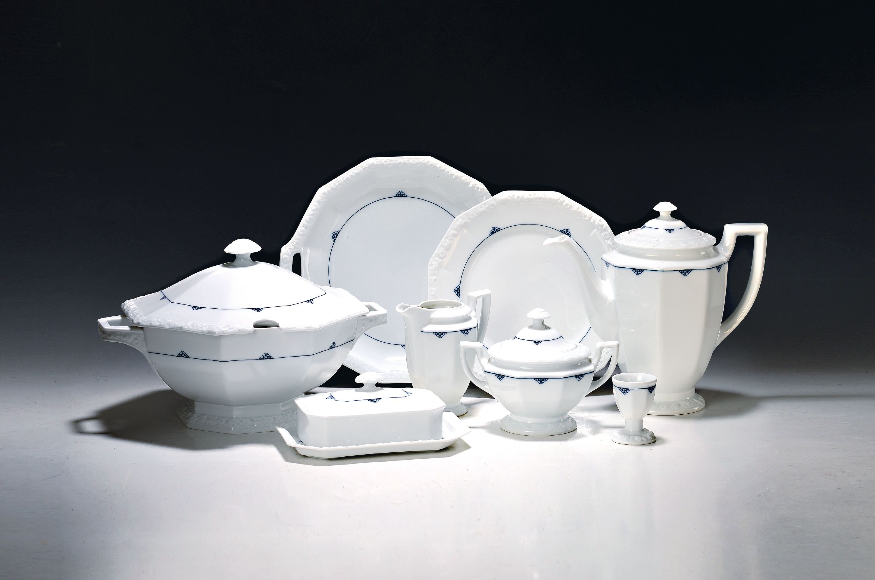 Image 27046383 - Maria dinner service with blue scale decoration, Rosenthal, 20th century, porcelain, flag ...