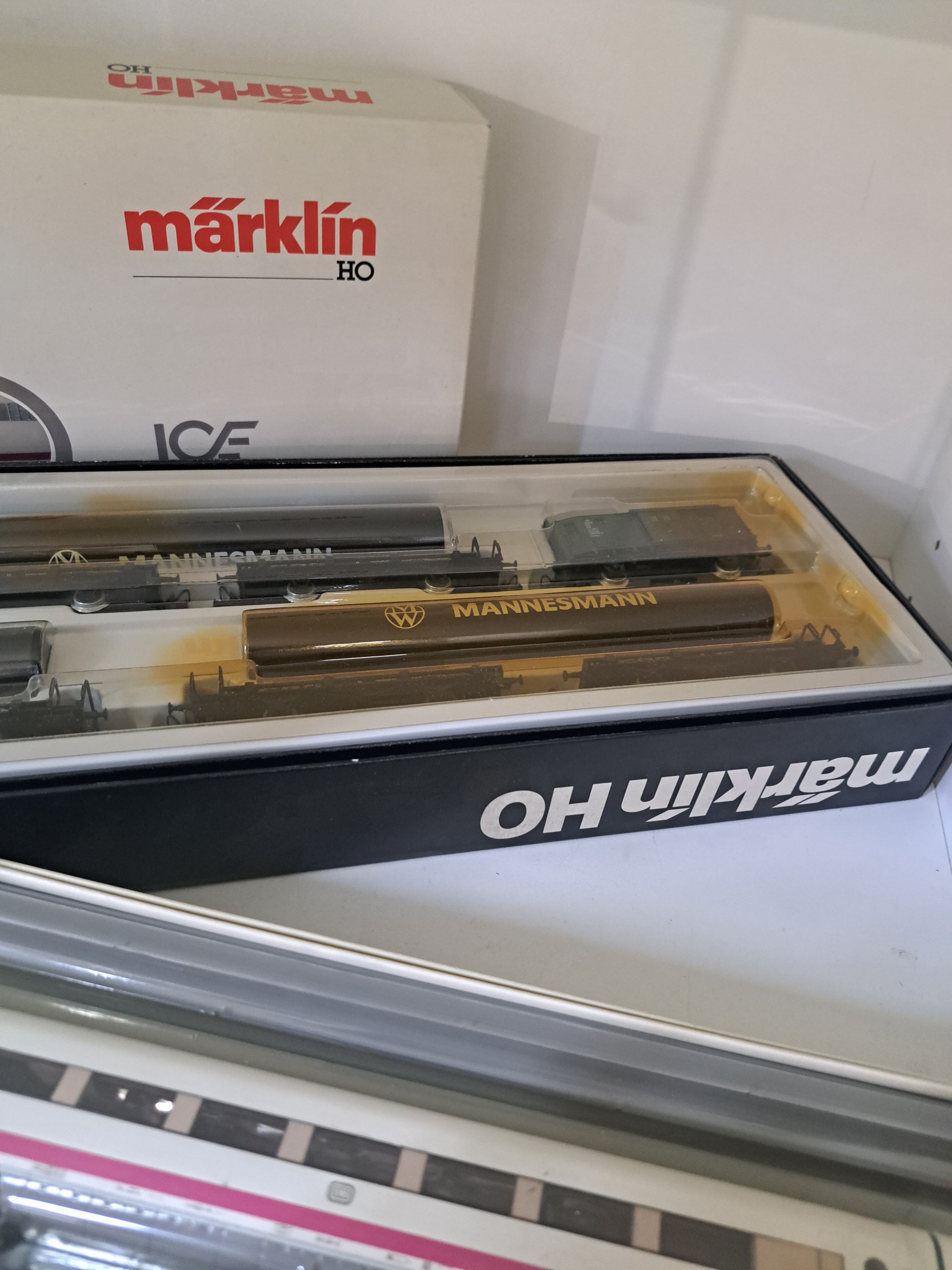 Detail c: Konvolut Zugsets, Märklin, Spur H0, 1980/90er -Jahre, 2854 Mannesmann-Röhrenzug mit BR 86 (1981), 2859 Demonstrations-Zug Design-Studie der DB ...