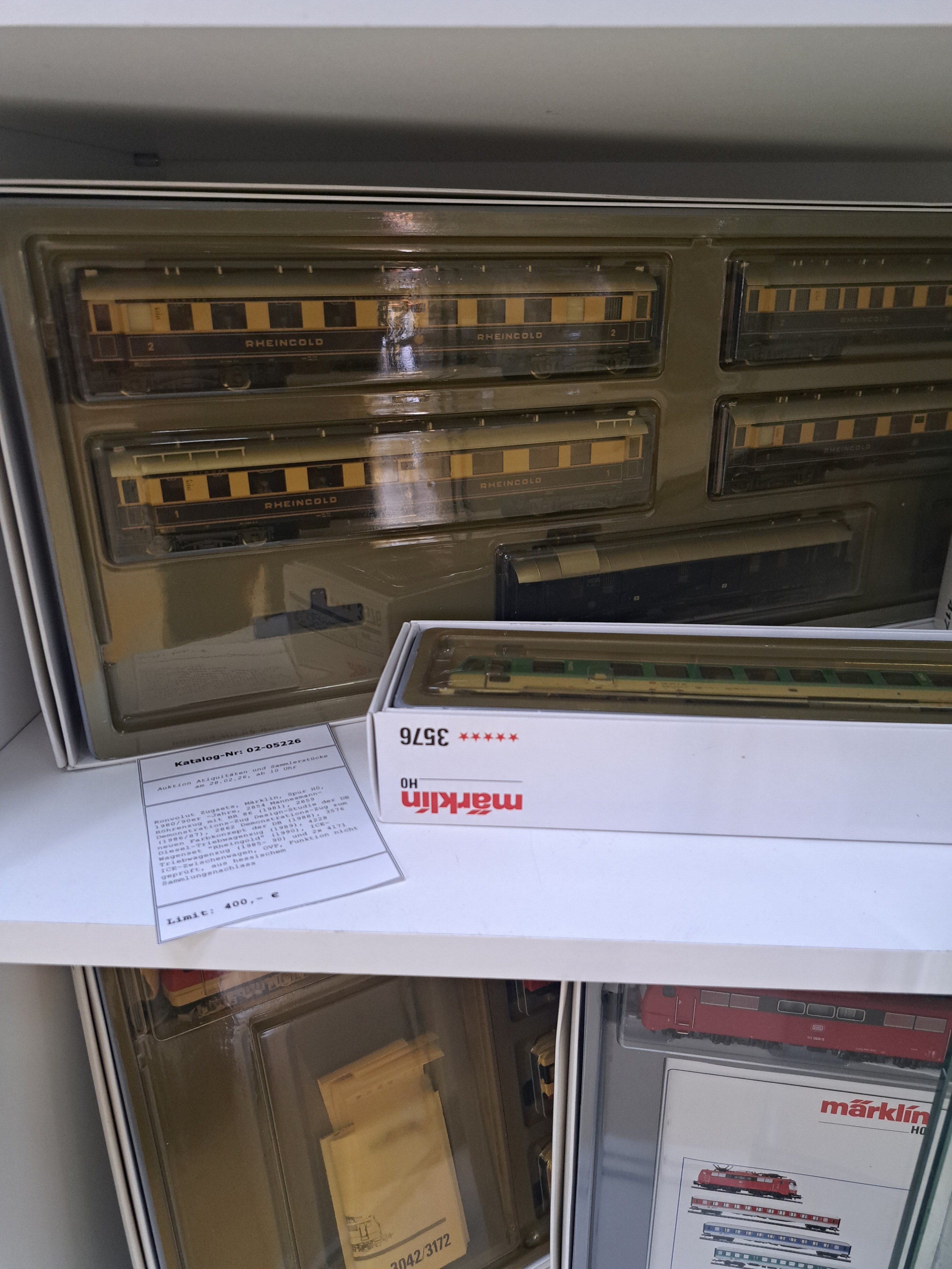 Detail f: Konvolut Zugsets, Märklin, Spur H0, 1980/90er -Jahre, 2854 Mannesmann-Röhrenzug mit BR 86 (1981), 2859 Demonstrations-Zug Design-Studie der DB ...