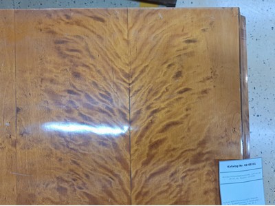 27046381k - Kleine spätklassizistische Kommode, 19.Jh., Birkenfurnier, 3 Schubladen, 1 Schlüssel, ...