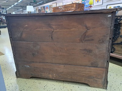 27046382g - Barockkommode, um 1740/50, Nußbaumfurnier, 3 Schubladen, doppelt geschweift, ...