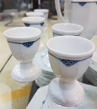 27046383f - Maria dinner service with blue scale decoration, Rosenthal, 20th century, porcelain, flag ...