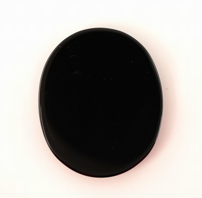 27046388b - Gravurplatte aus Lagenachat, schwarzer Lagenachat mit Totenkopf, feine Gravur, L. ca.3 cm