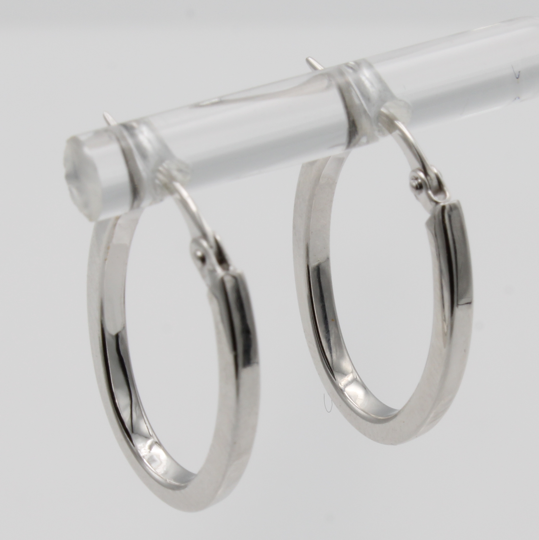 Image 27046401 - Paar ovale Creolen, WG 750/000, M. ca. 1.5x2 cm