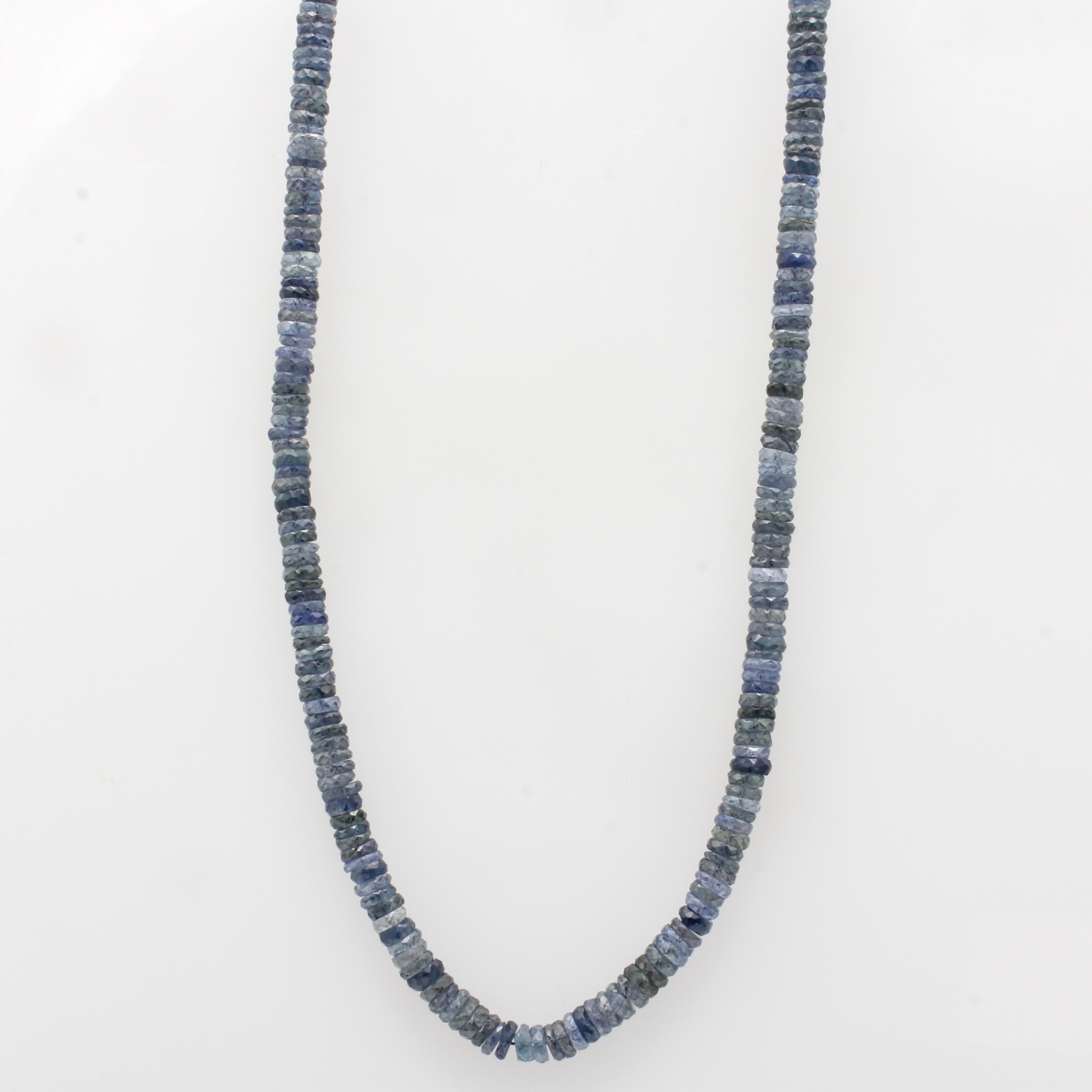 Image 27046407 - Saphirstrang, fac. blaue Saphire in versch. Farbnuancen in Räderform, L. ca. 43 cm ...