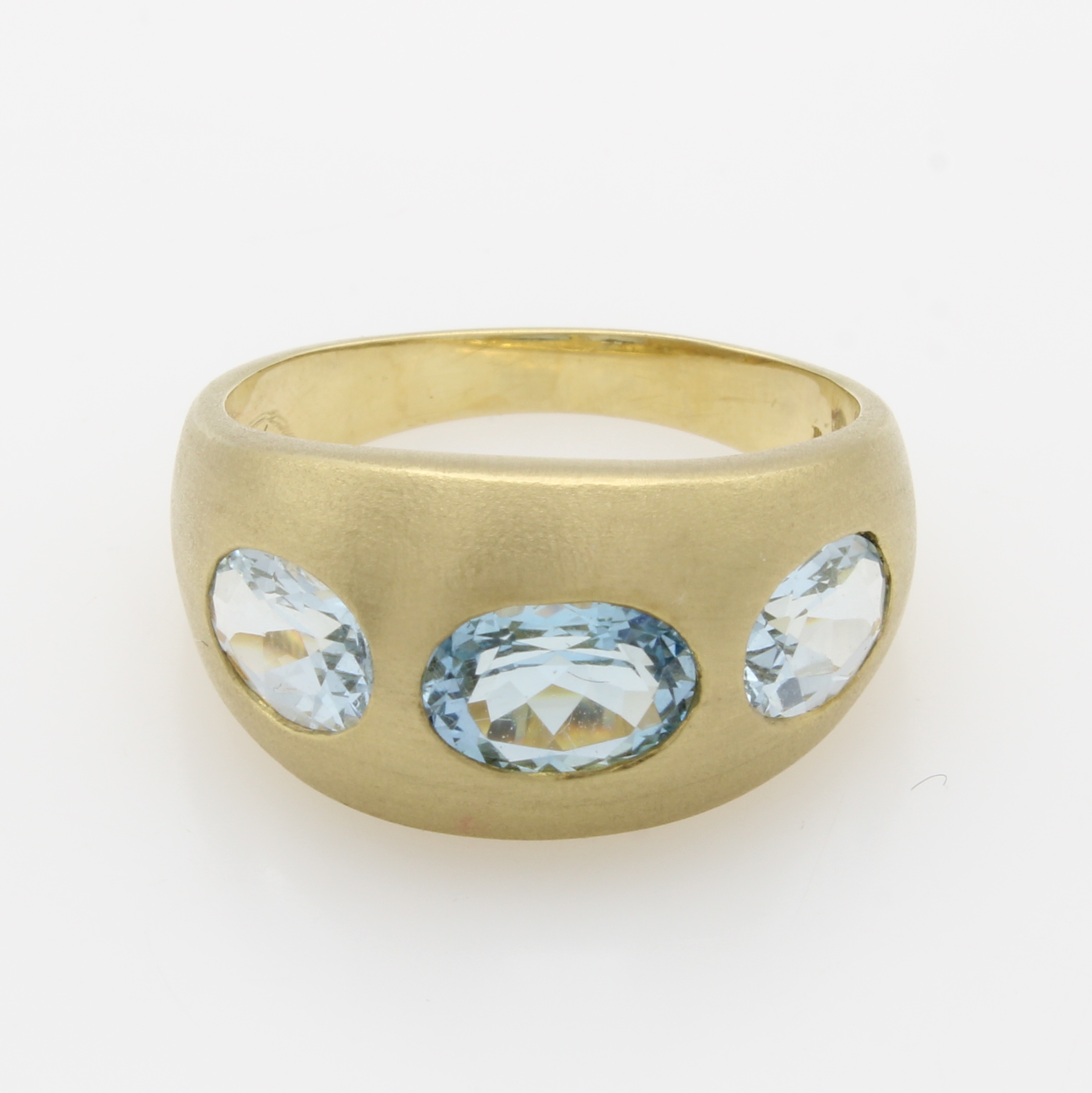 Image 27046449 - Ring mit Aquamarinen, GG 585/000, z.T. matt., 3 ovale Aquam. zus. ca. 2.16 ct, RW ca. 58 ...