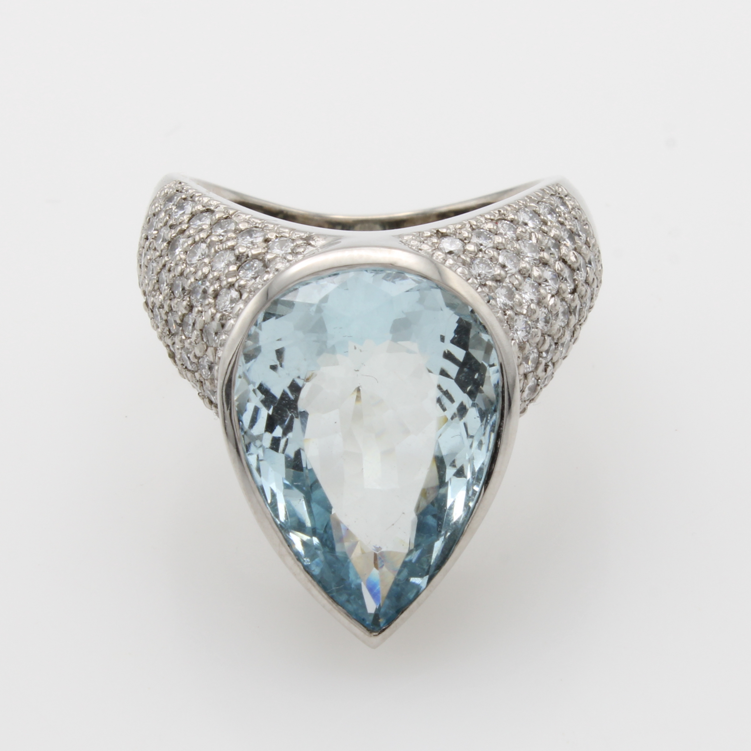 Image 27046450 - Ring mit Aquamarin und Brillanten, WG 750/ 000, Aquamarintropfen ca. 8.2 ct, Brill. in ...