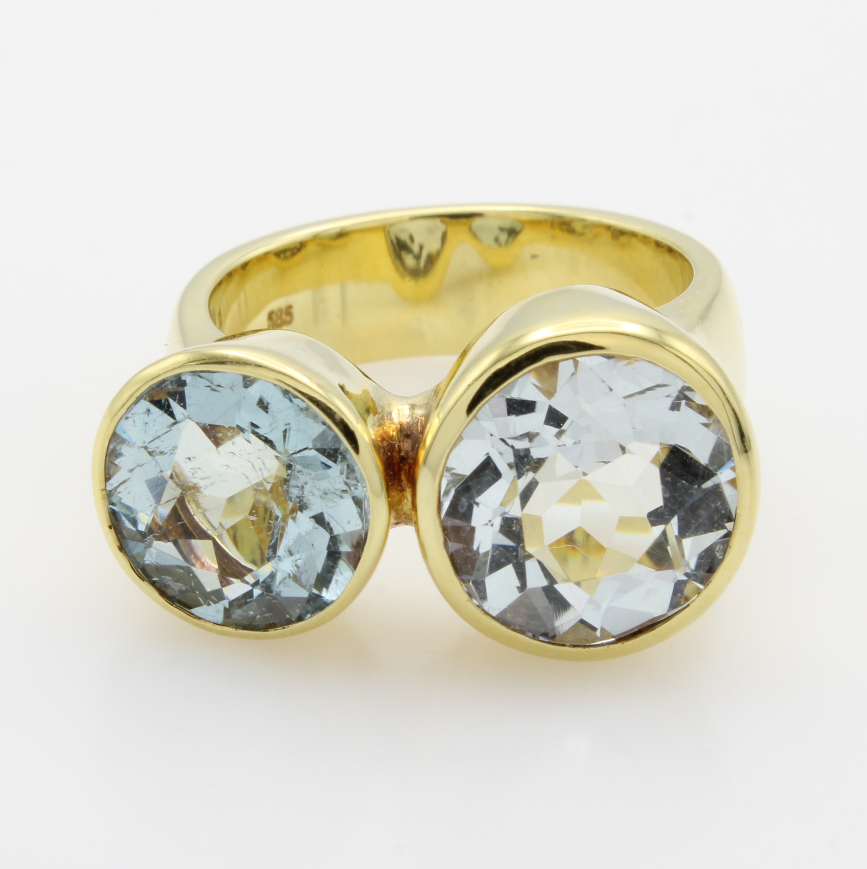 Image 27046451 - Ring mit Aquamarinen, GG 585/000, 2 runde Aquam. zus. ca. 7.54 ct, RW ca. 57 ...