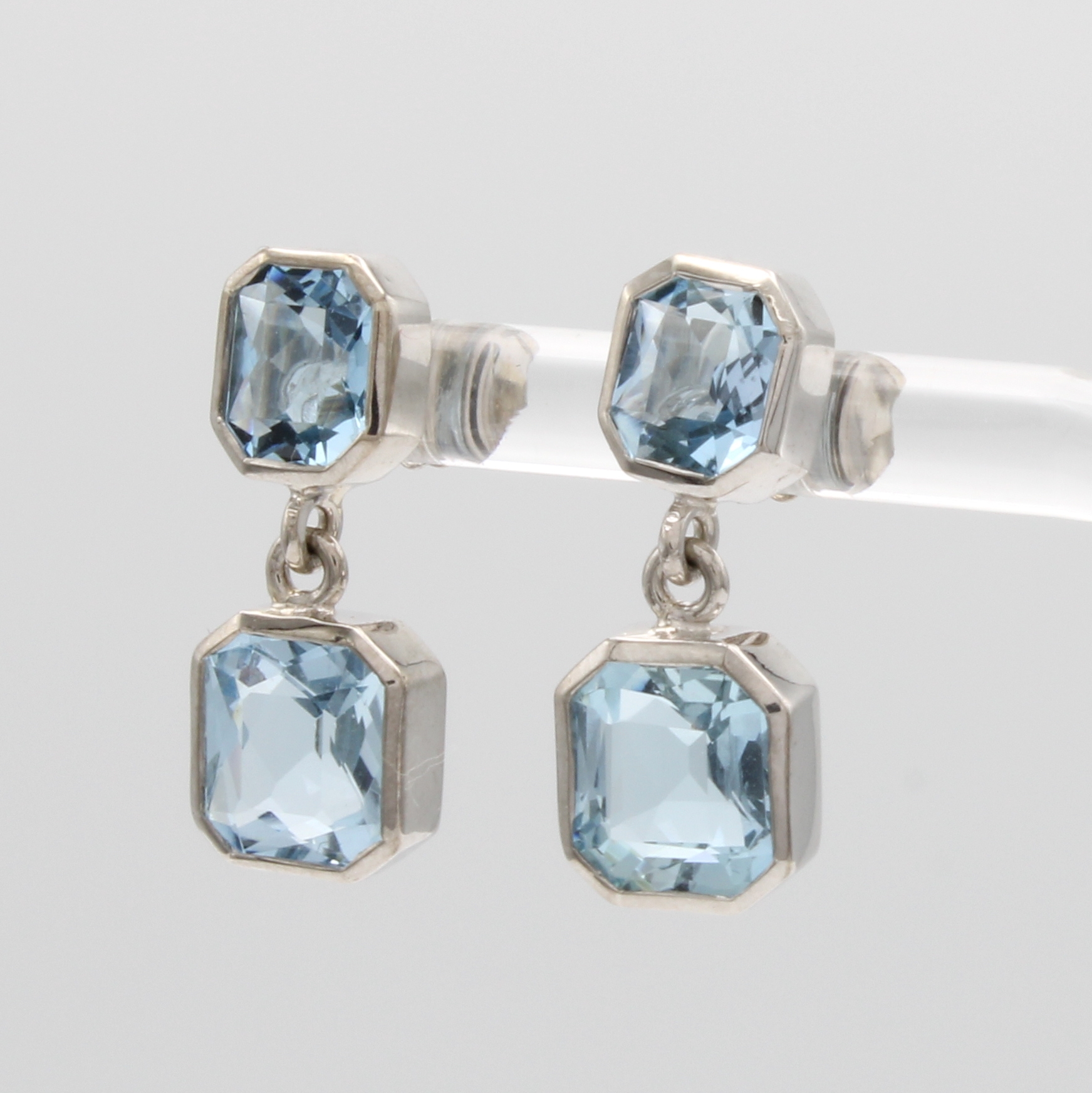 Image 27046456 - Paar Ohrstecker mit Aquamarinen, WG 750/000, 4 achteckige Aquam. zus. ca. 5.4 ct, ...