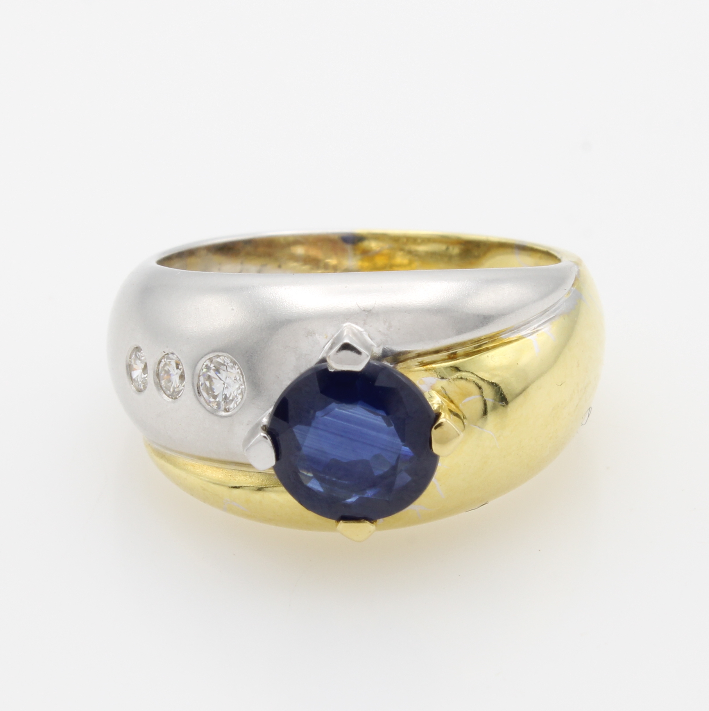 Image 27046468 - Ring mit Saphir und Brillanten, GG/WG 750/ 000, z.T. matt., Saphir in Krappenfassung ca. ...