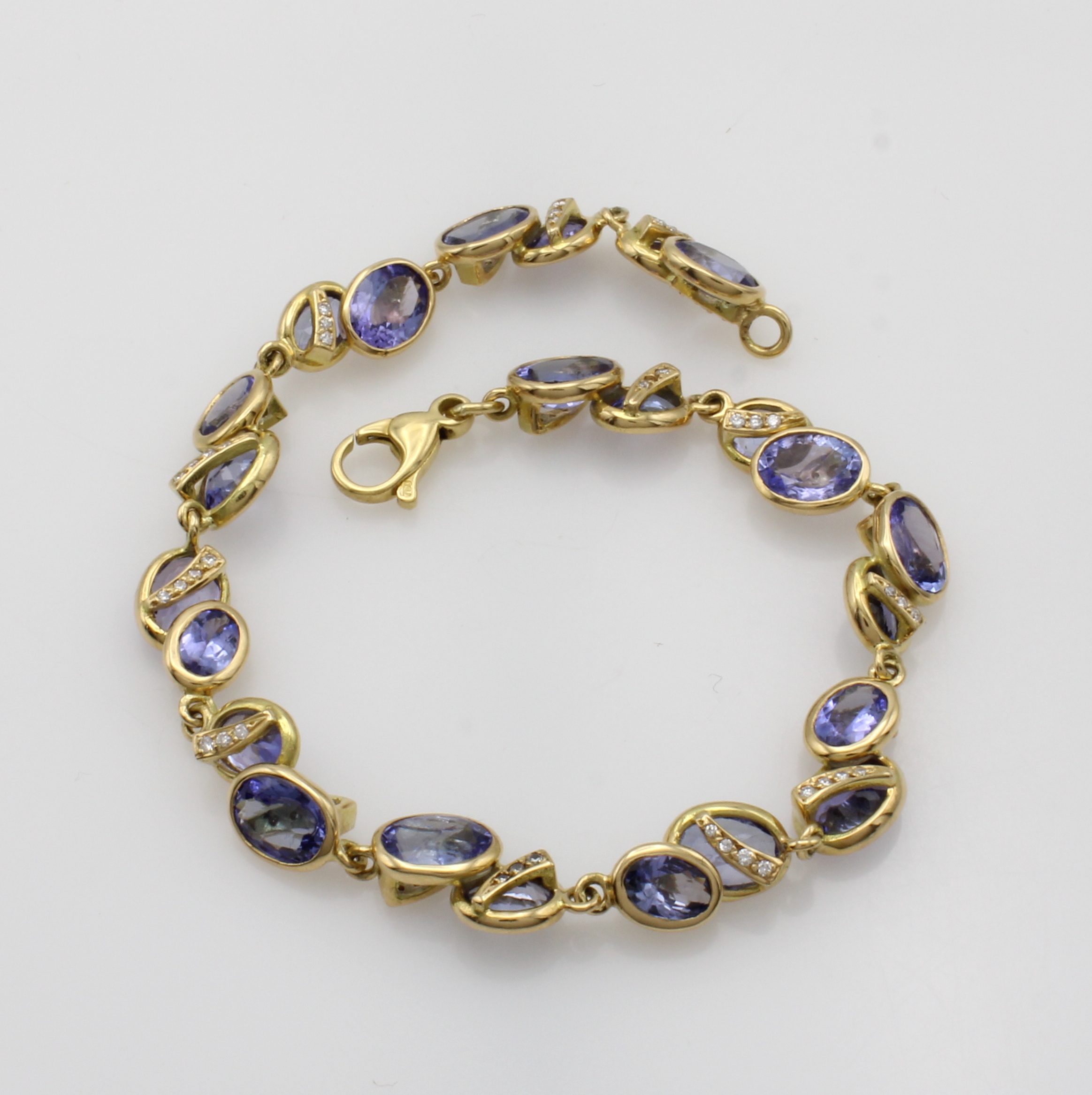 Image 27046477 - Armband mit Tansaniten und Brillanten, GG 750/000, ovale Tansanite zus. ca. 20.6 ct, ...