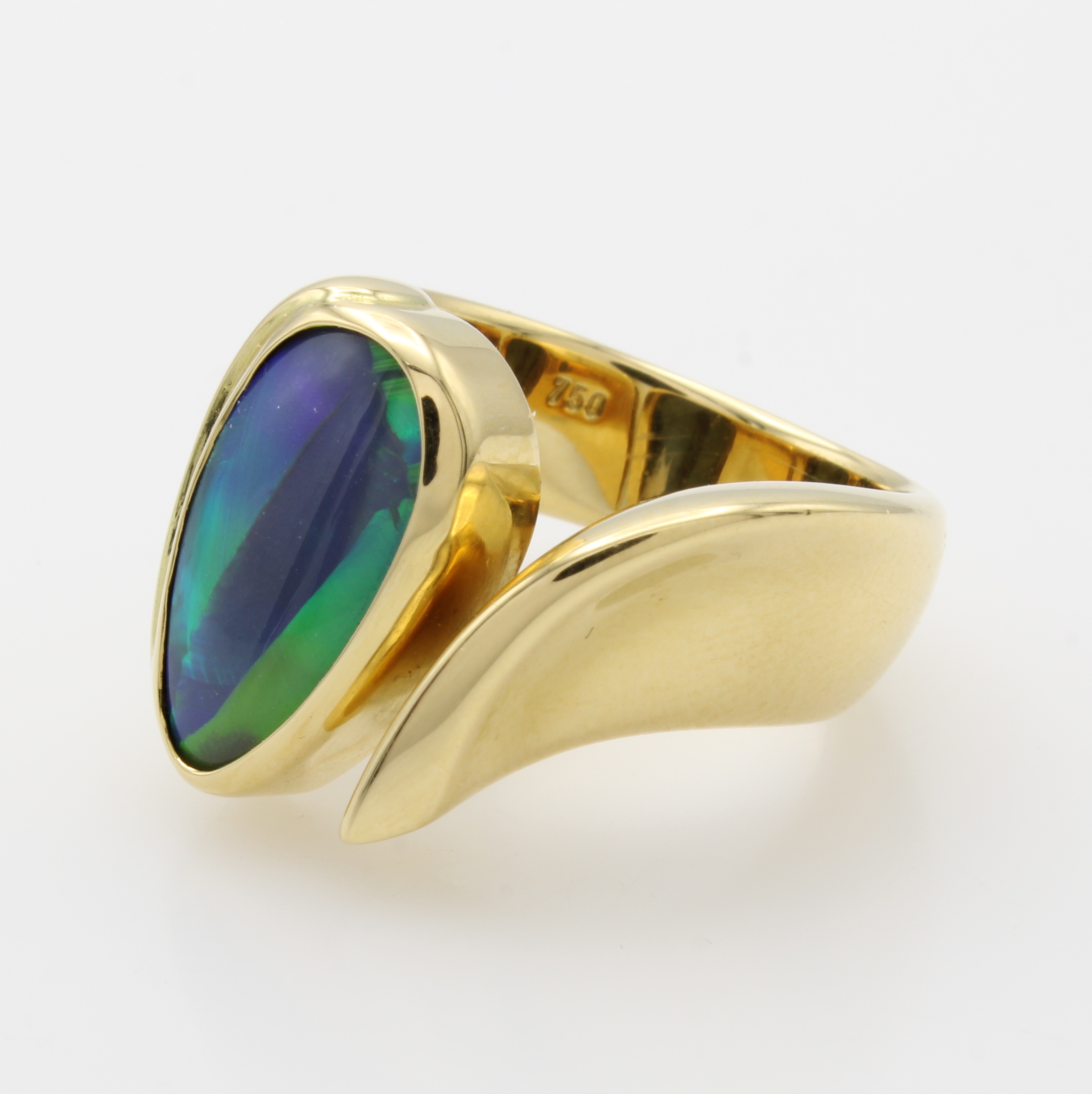 Image 27046486 - Ring mit Opal, GG 750/000, Opal in anged. Tropfenform ca. 4 ct, Gesamtgew. ca. 20.9 g, ...