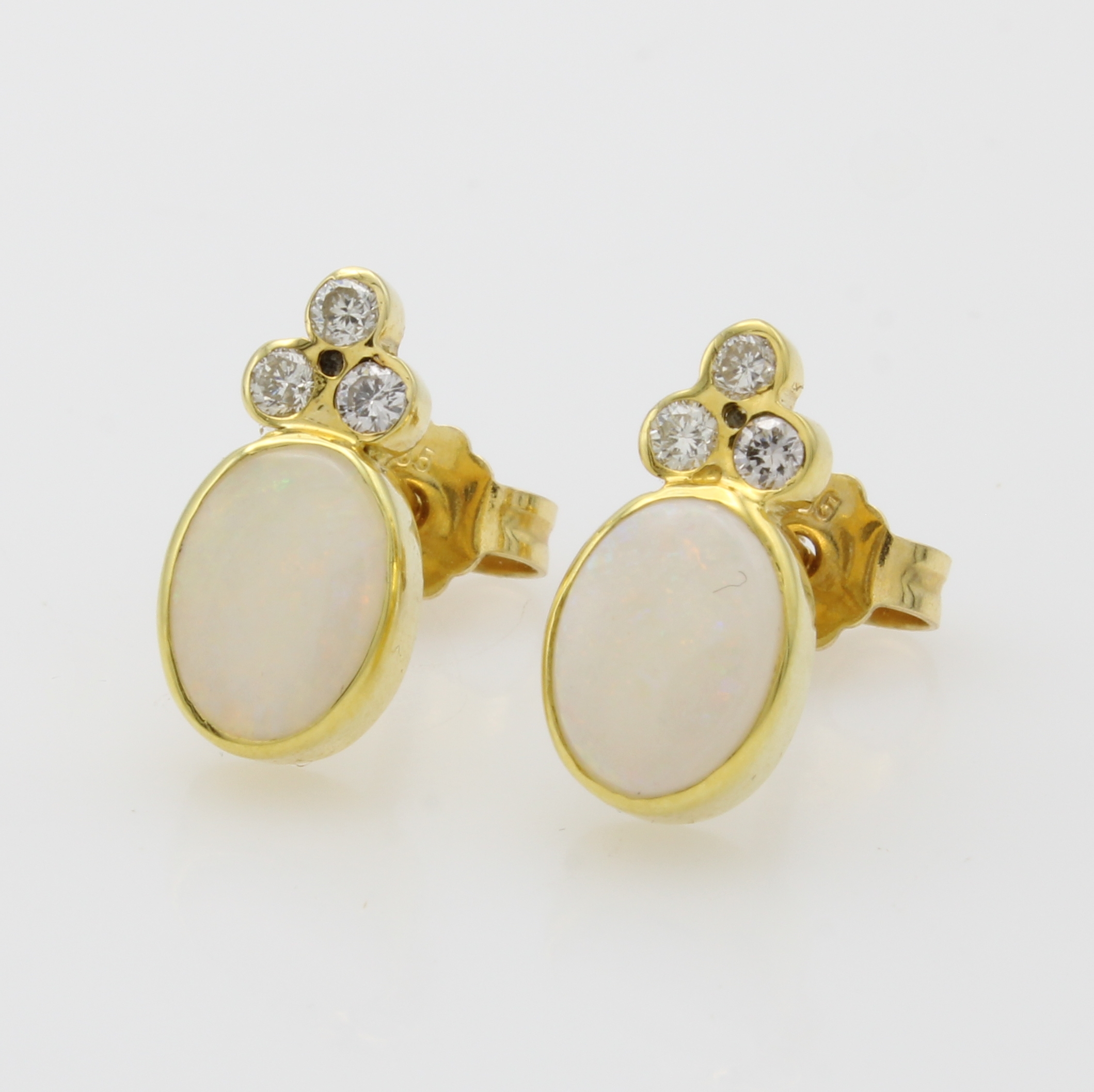 Image 27046489 - Paar Ohrstecker mit Opalen und Brillanten, GG 585/000, 2 ovale Opale zus. ca. 1.5 ct, 6 ...