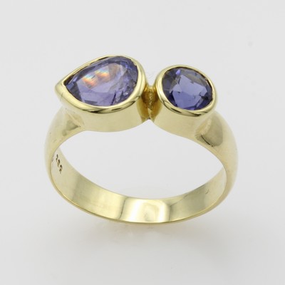 27046464a - Ring mit Farbsteinen, GG 585/000, runder Tansanit, tropfenf. Iolith, RW ca. 59 ...