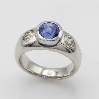 27046467a - Ring mit Saphir und Brillanten, WG 750/000, Saphir ca. 3.86 ct, 2 Brill. zus. ca. 1.01 ...