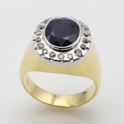 27046470a - Ring mit Saphir und Diamanten, GG 750/000, z.T. rhod., ovaler Saphir ca. 6.5 ct umgeben ...
