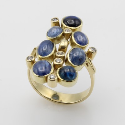27046473a - Ring mit Saphiren und Brillanten, GG 585/000, 7 Saphircabochons zus. ca. 9.7 ct, Brill. ...