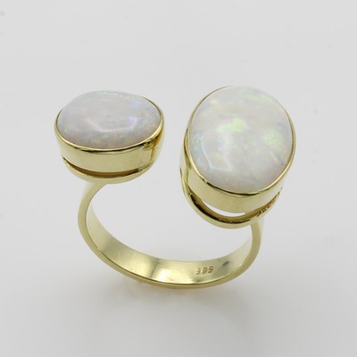 27046482a - Ring mit Opalen, GG 585/000, 2 ovale Opale zus. ca. 7.4 ct, offen gearb., RW ca. 61 ...