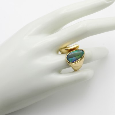 27046486b - Ring mit Opal, GG 750/000, Opal in anged. Tropfenform ca. 4 ct, Gesamtgew. ca. 20.9 g, ...