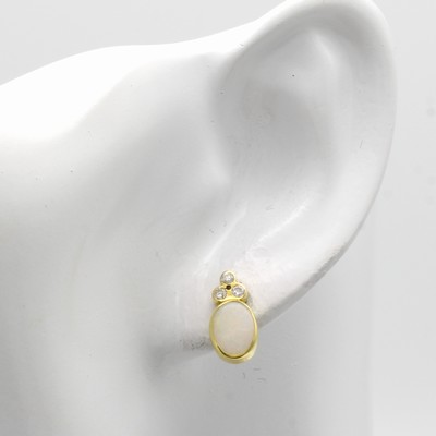 27046489a - Paar Ohrstecker mit Opalen und Brillanten, GG 585/000, 2 ovale Opale zus. ca. 1.5 ct, 6 ...