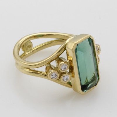 27046501a - Ring mit Turmalin und Brillanten, GG 585/000, achteckiger, grüner Turmalin ca. 5.6 ct, ...