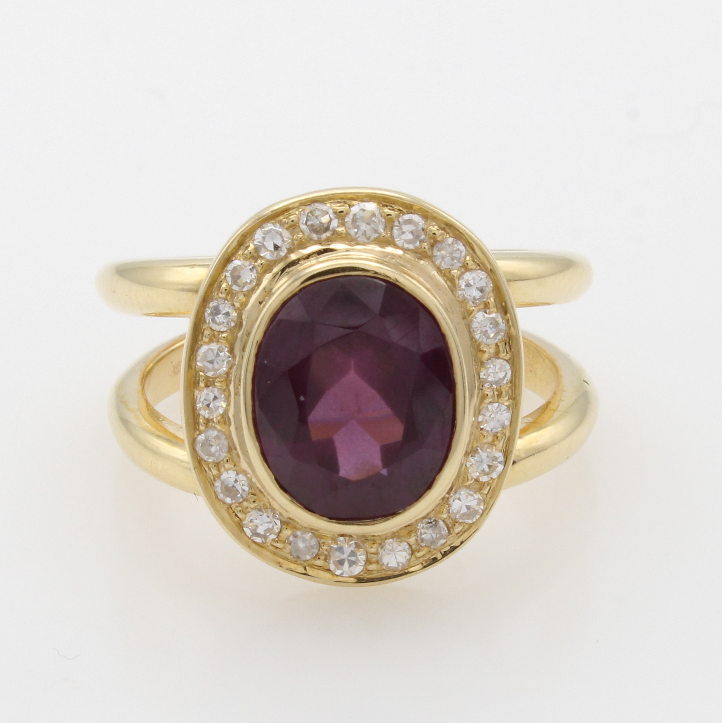 Image 27046990 - Ring mit Turmalin und Diamanten, GG 585/000, ovaler, roter Turmalin ca. 3 ct umgeben v. ...