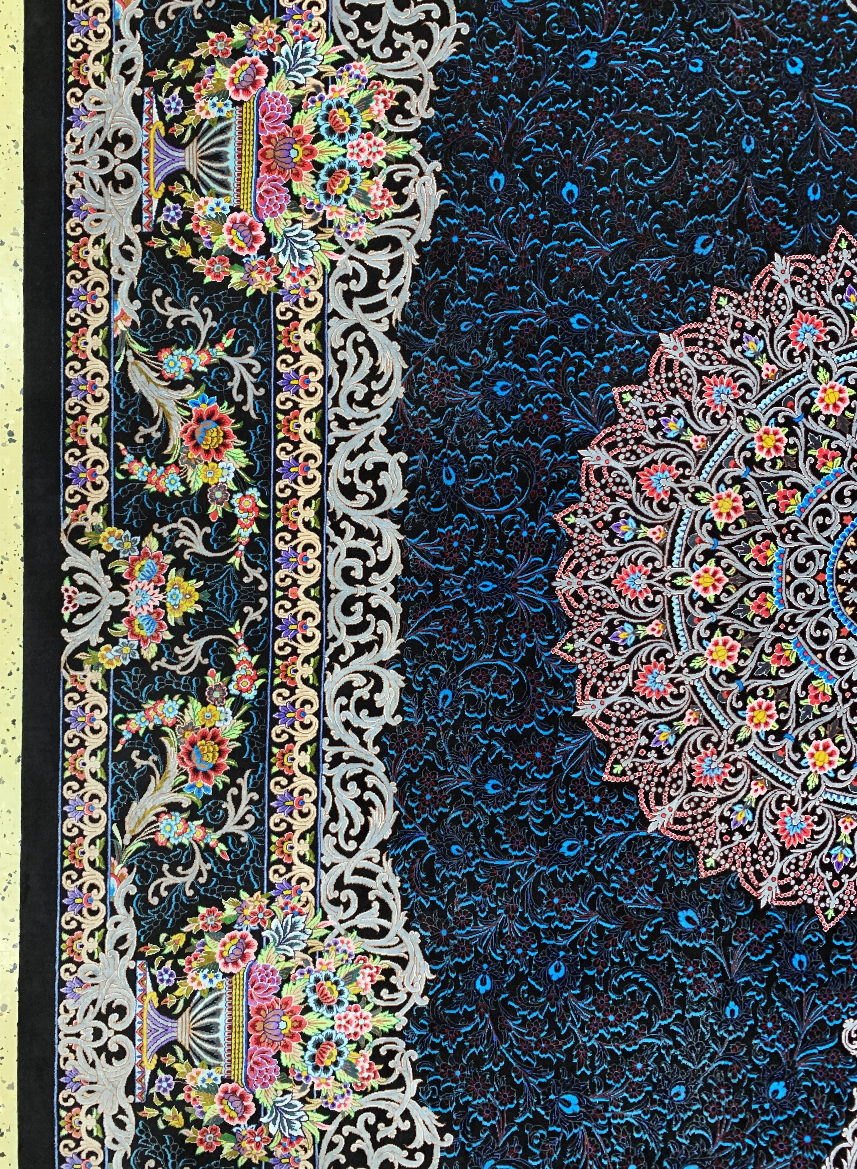 Detail e: Ghom Seide fein signiert, Persien, ca. 20 Jahre, reine Naturseide, ca. 303 x 199 cm, ca.1,0 Mio. Kn/qm, (sehr guter Zustand)