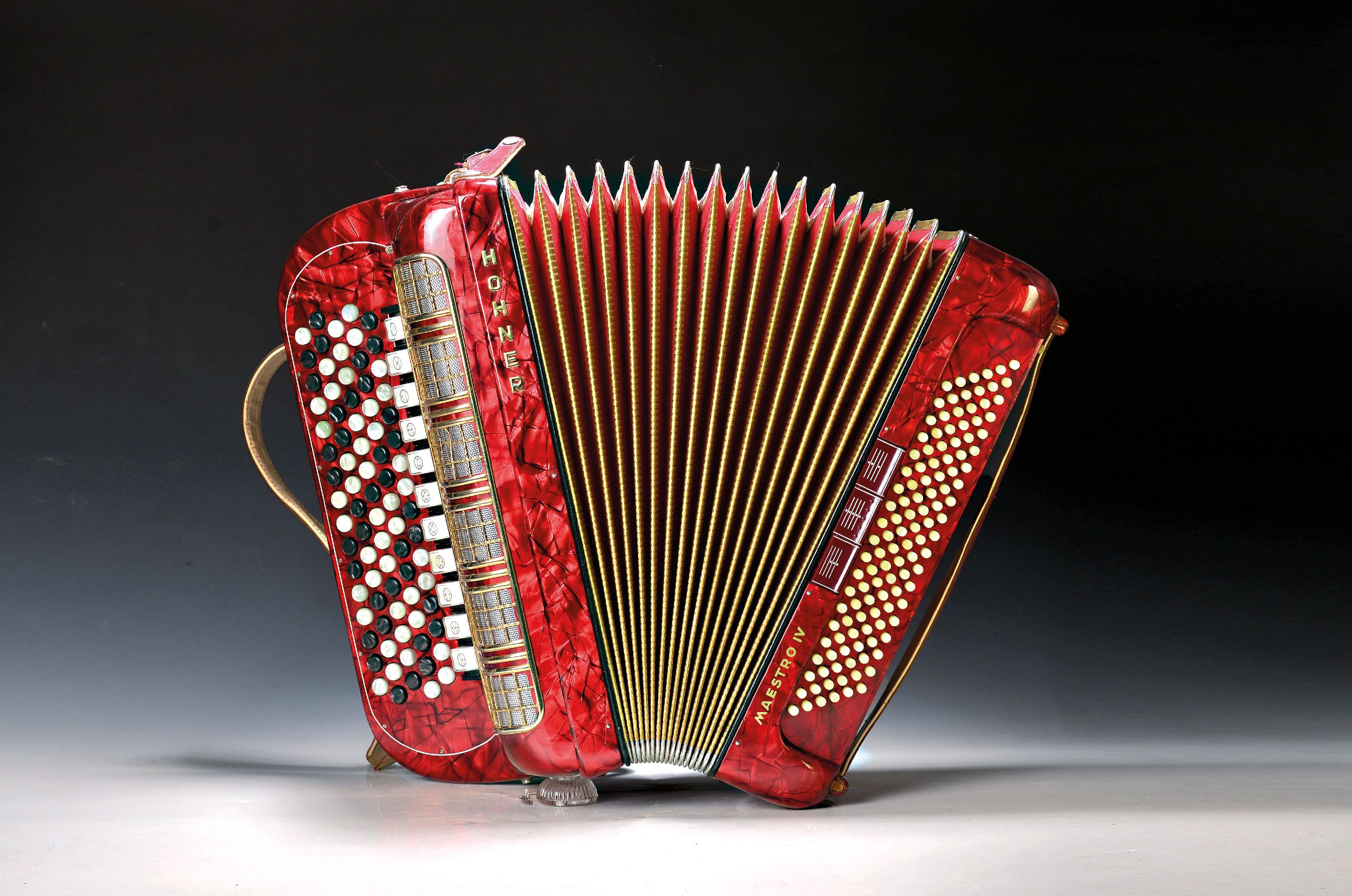 Image 27047053 - Hohner-Maestro IV Knopfakkordeon, wohl 60/70er Jahre, rotes Gehäuse, 11 Register. 120 ...